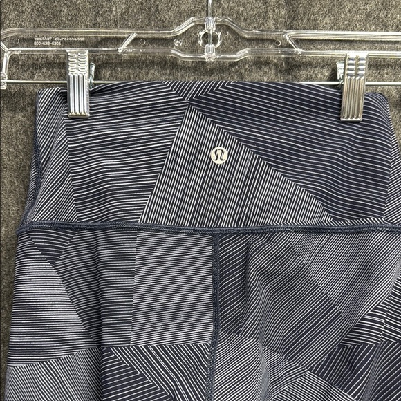 Lululemon Athletica Gray Leggings with Dynamic Design - Picture 4 of 5